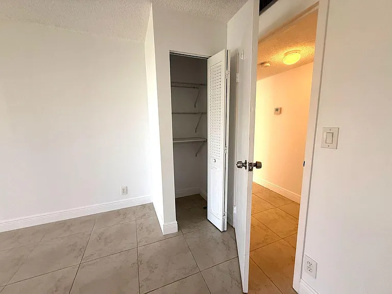 1000 Parkview Dr #316 — Photo 16