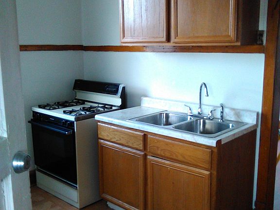 3rd image of 1715 N McVicker Ave #2E