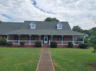 608 Eastman Ave, Tuscumbia, AL 35674