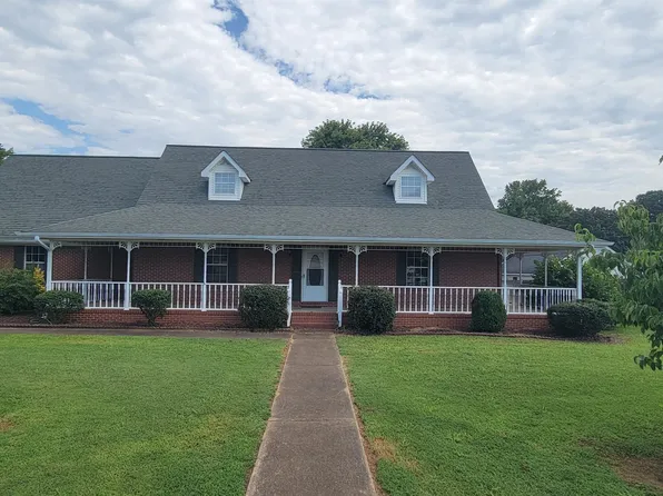 608 Eastman Ave, Tuscumbia, AL 35674