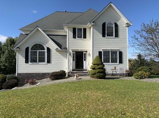 114 Mayfair Rd, Poughquag, NY 12570