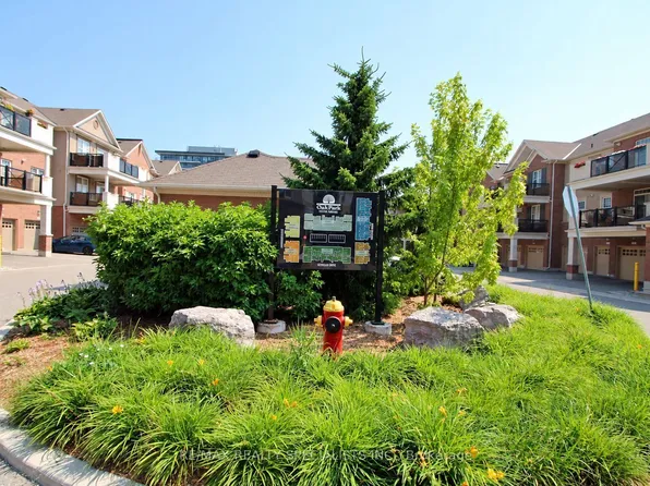 2339 Sawgrass Dr #202, Oakville, ON L6H 0L1