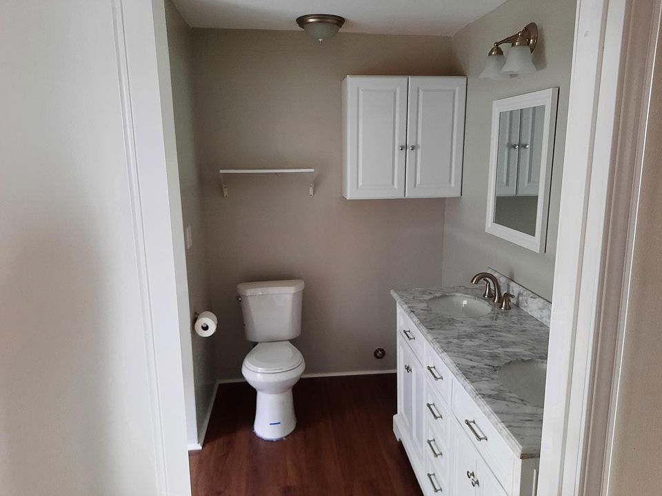 Bathroom 1 #1