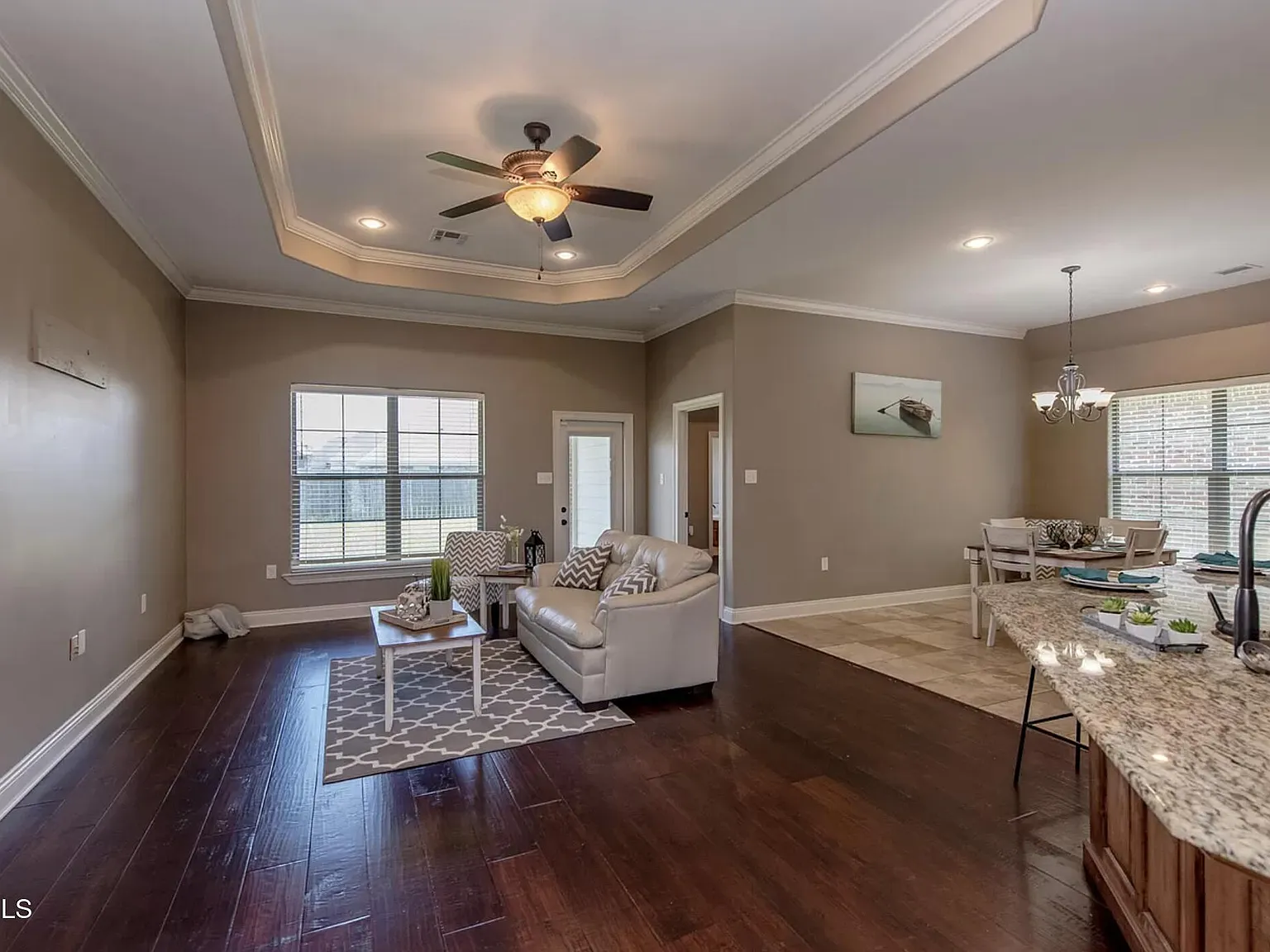3 bed, 2.0 bath, 1570 sqft, $1,850 — Photo 2