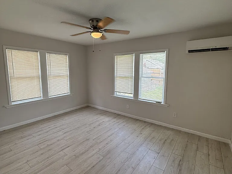 1008 Studewood St — Photo 4