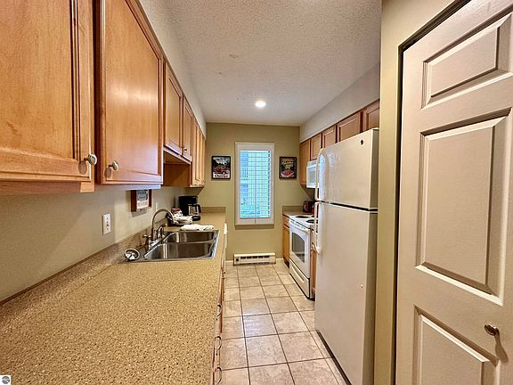 2nd image of 5518 Golfview Ct