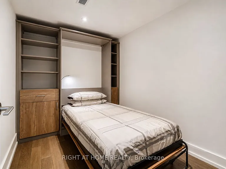 66 Havelock St #11 — Photo 37