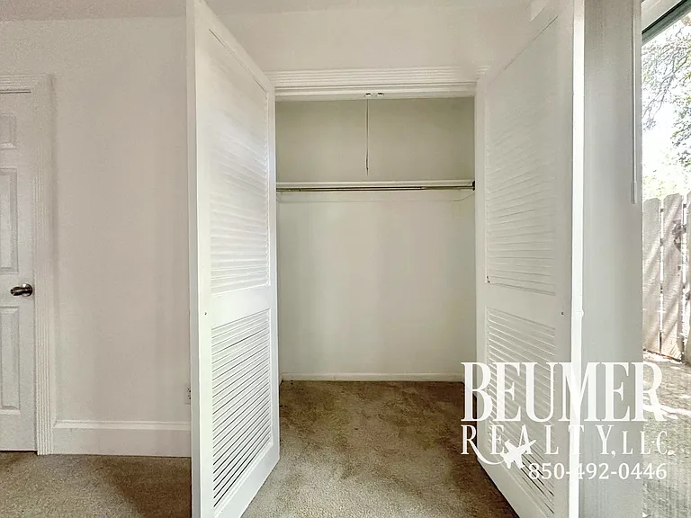 4833 Huron Dr — Photo 10