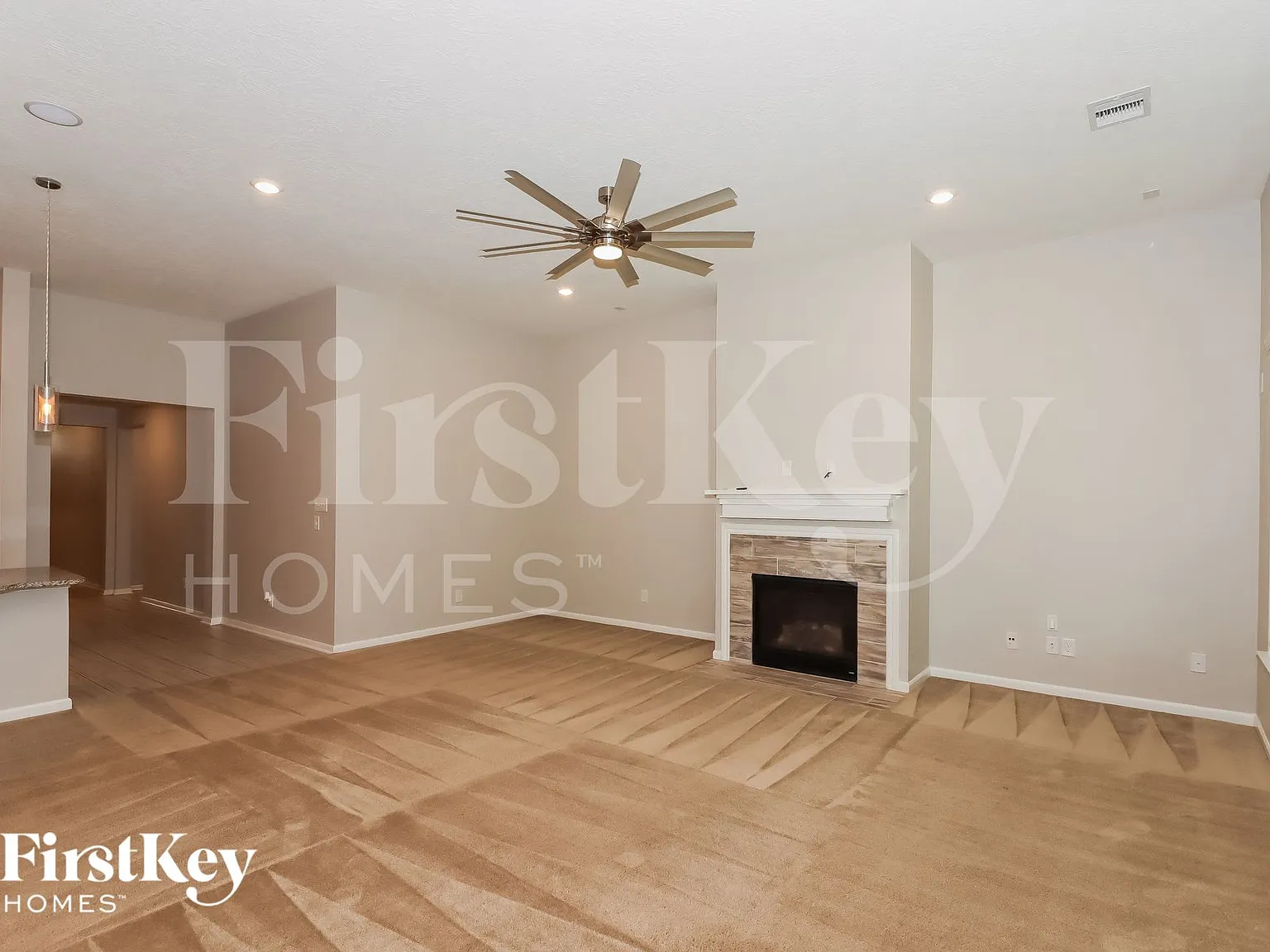 4 bed, 2.0 bath, 2428 sqft, $2,340 — Photo 4