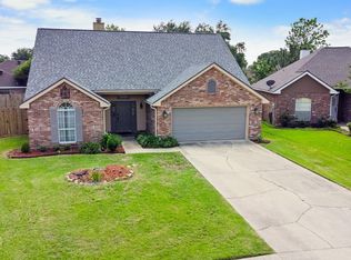 204 Cricklade Ct, Youngsville, LA 70592