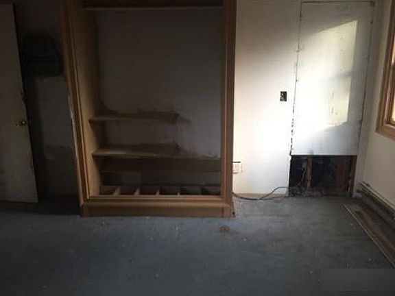 3rd image of 11 S Amundsen Ln