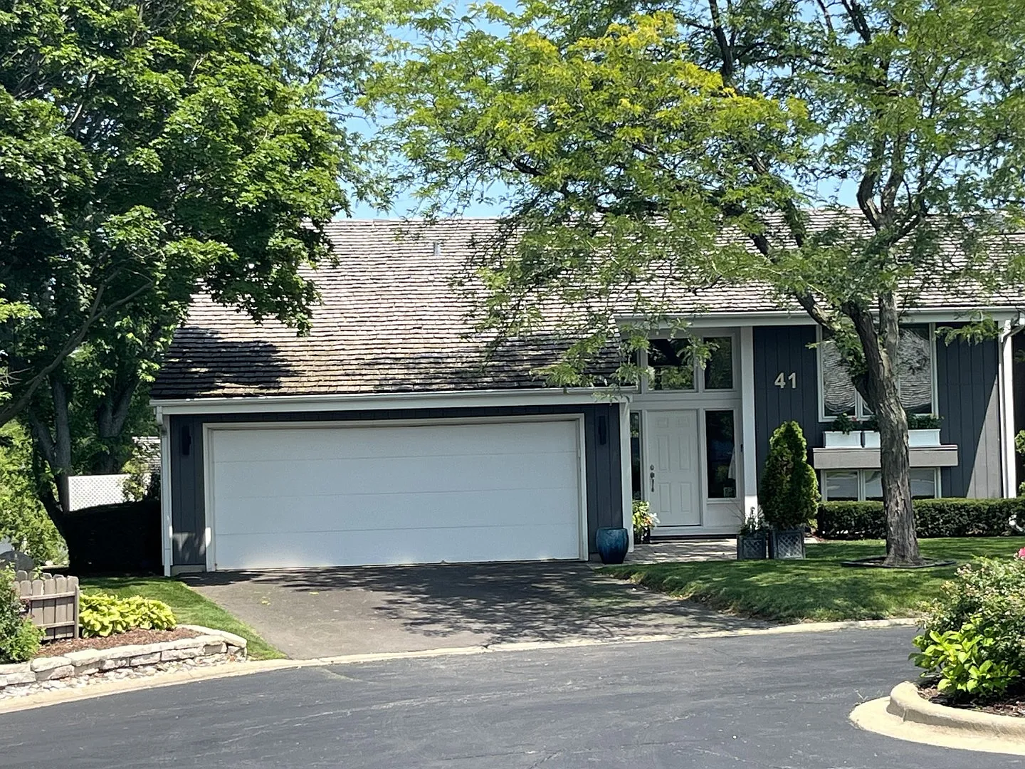 41 Briarwood S photo 1