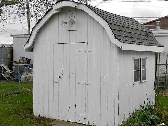 4th image of 540 Leslie St