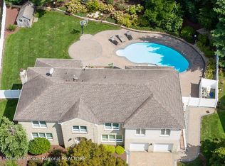 14 Longstreet Rd, Manalapan, NJ 07726