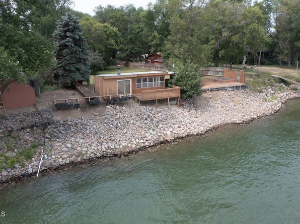 3310 Sandy Ln SE, Mandan, ND 58554
