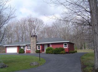 8119 Oak Ridge Ln, Cresco, PA 18326