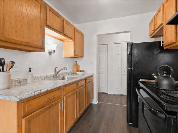 Cove on 10 - Warren, MI