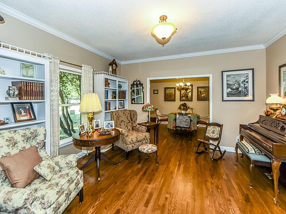 3rd image of 1732 Westcliff Dr