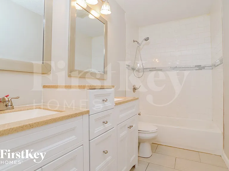 615 N Pine St — Photo 9