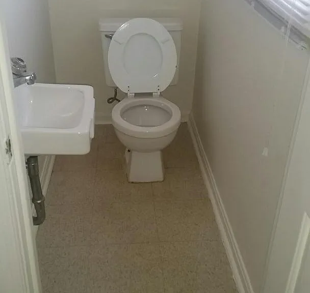 209 Surrey Ct — Photo 15
