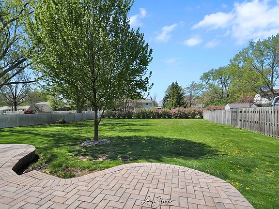 5th image of 869 Heather Dr