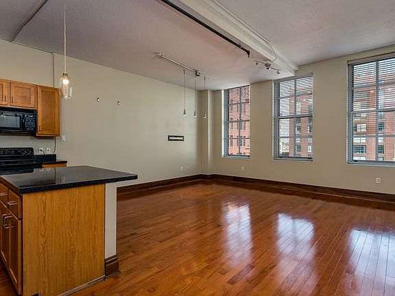 2nd image of 1501 Locust St APT 501