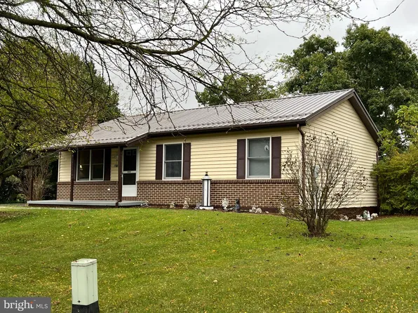 213 N Vanessa Dr, Pleasant Gap, PA 16823