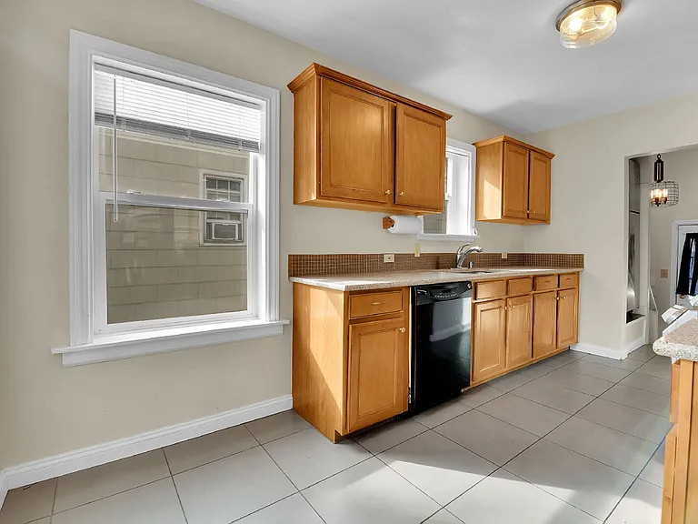 2245 S Franklin St — Photo 20