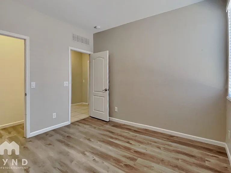 6834 S 30th Ln — Photo 14