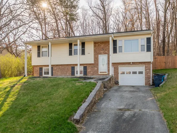 1616 Lonna Dr NW, Roanoke, VA 24019