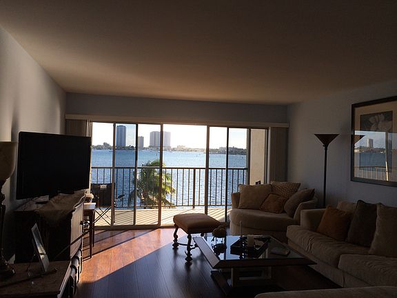 3rd image of 3040 Lake Shore Dr APT 502
