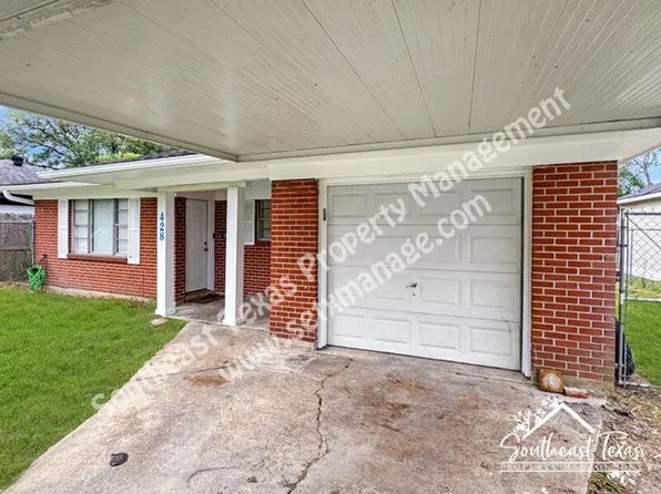 428 S 37th St, Nederland, TX 77627