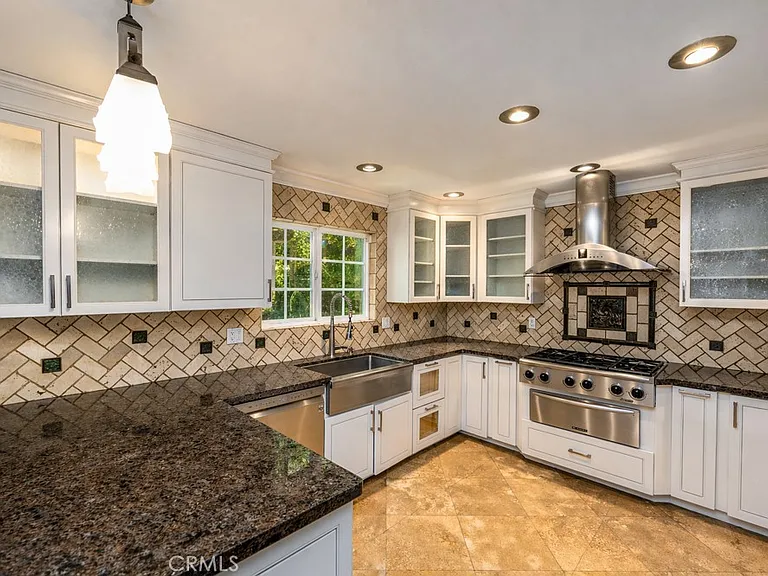 2217 Loma Verde Dr — Photo 2