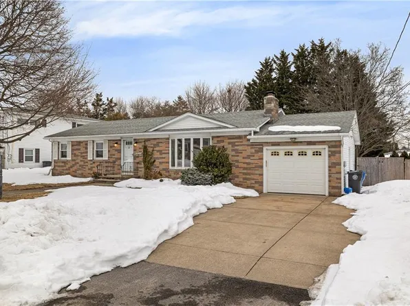 127 Dellwood Rd, Cranston, RI 02920