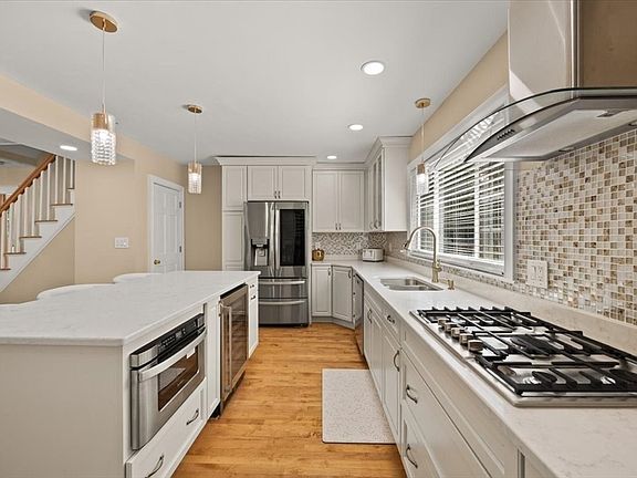 4th image of 15 Belcher Ave