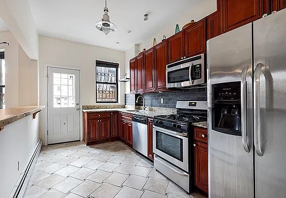 4th image of 332 Lefferts Ave