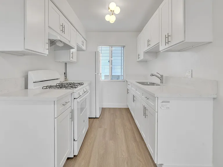 4117 E 7th St — Photo 15