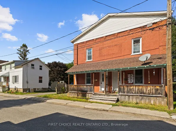 11 Ogden Ave #9, Smiths Falls, ON K7A 2L5