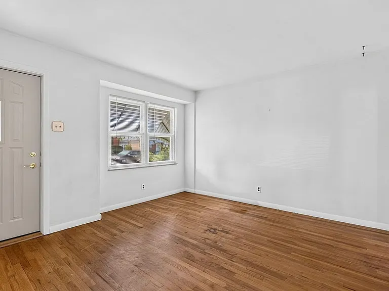 9826 Ravensbrook Dr — Photo 8