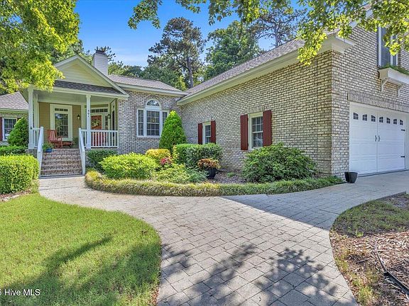 3rd image of 301 Wisteria Way