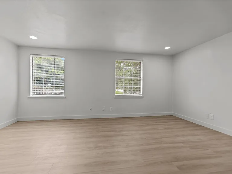 515 W Houston St #515 — Photo 14