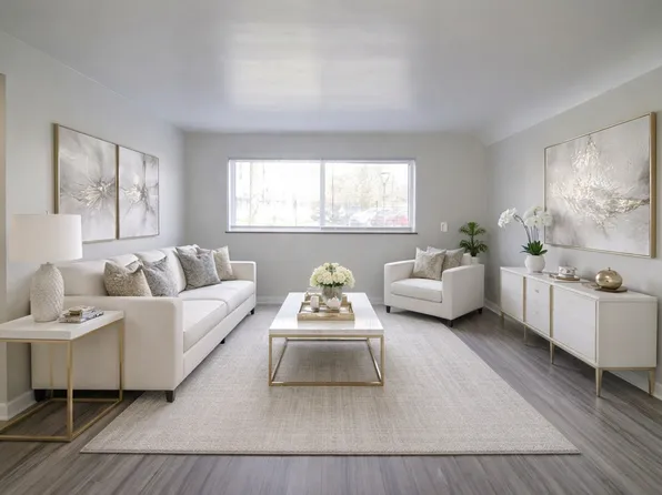 Newly Upgraded Apartments -The Courtyard at Park Hills, Minutes from Downtown