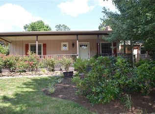 562 Country Club Rd, Mount Airy, NC 27030