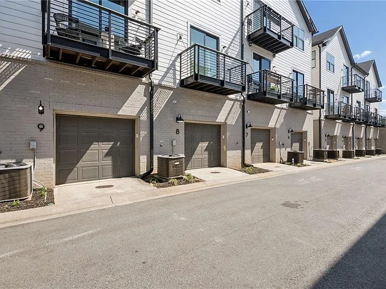 1350 May Ave SE #9 — Photo 40