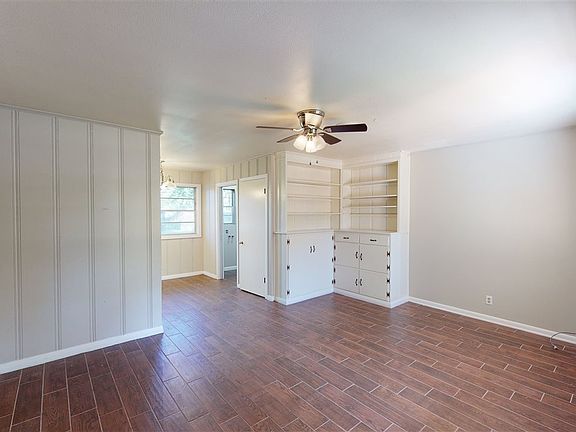 3rd image of 4720 Estate Dr