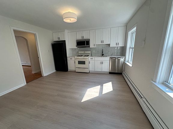 2nd image of 310 Bloomfield St APT 3