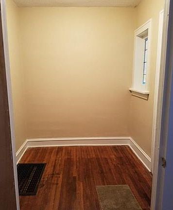 2nd image of 5017 Aubert Ave