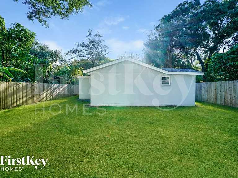 6809 N Sterling Ave — Photo 14
