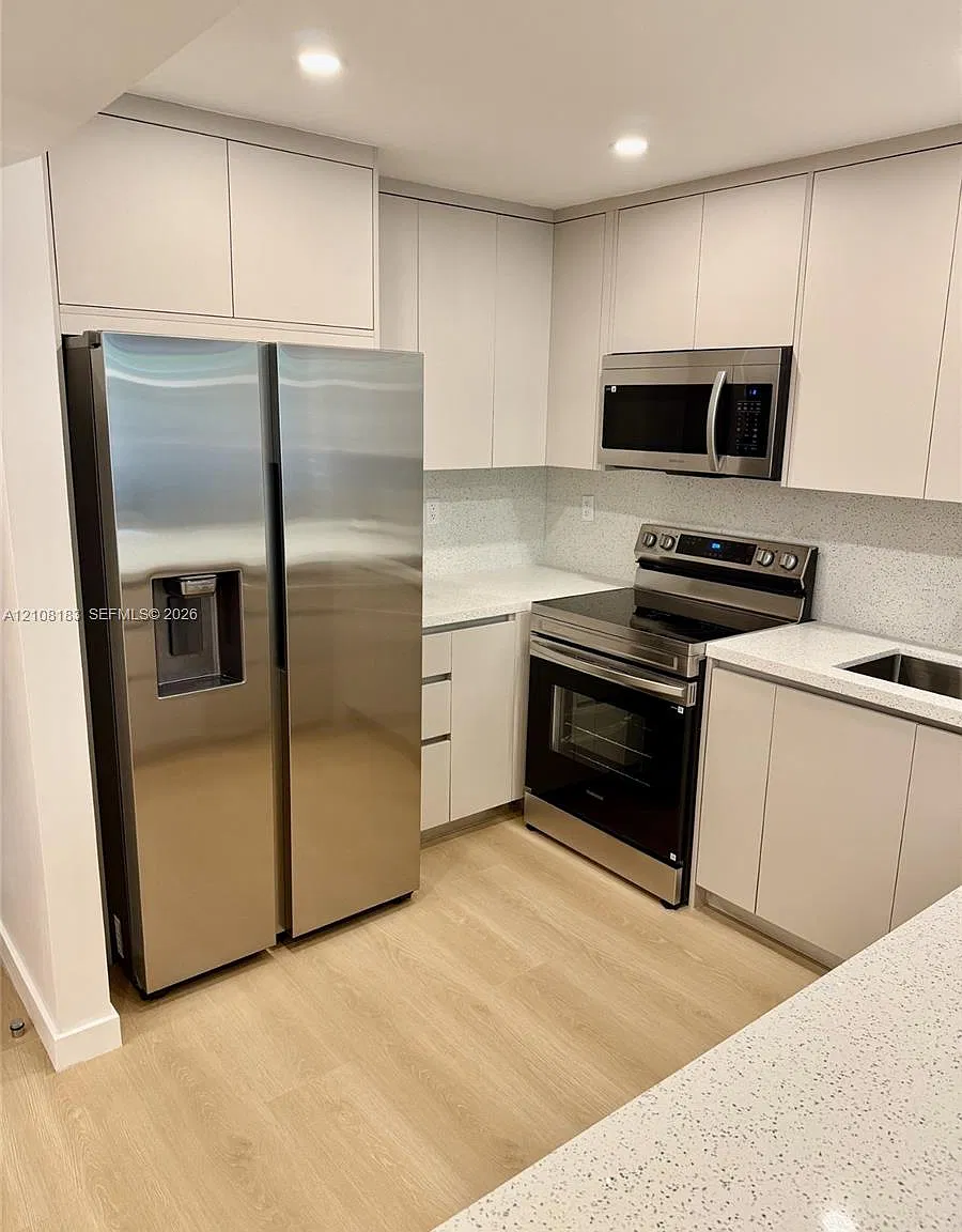 Ocean Village Condo — Photo 2