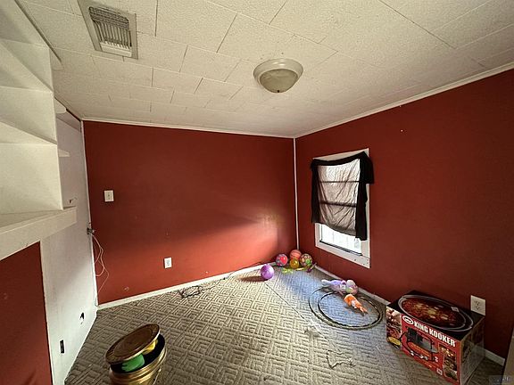 5th image of 186 Leboeuf St